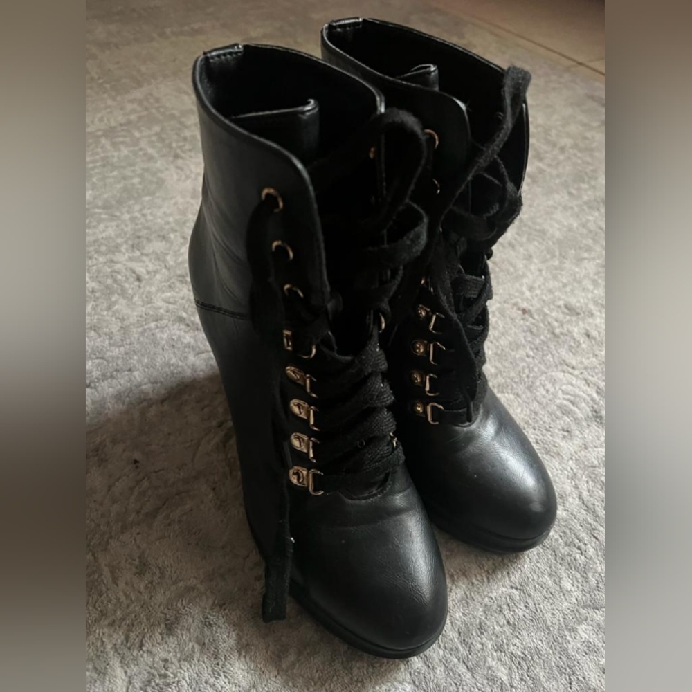 Boots - Picture 5 of 5